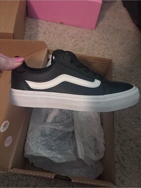 Vans Classic Leather Black & White Low-Top Skate Shoe